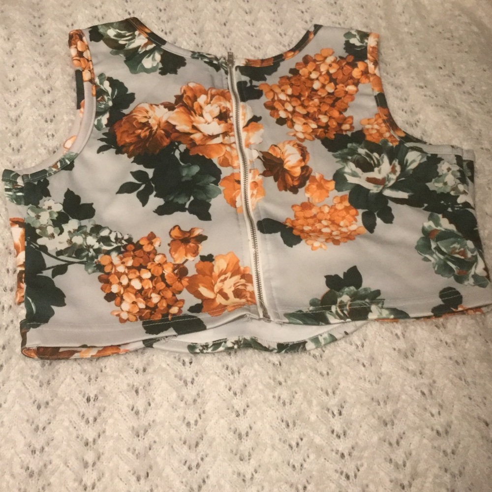Floral Crop Top - Picture 2 of 3